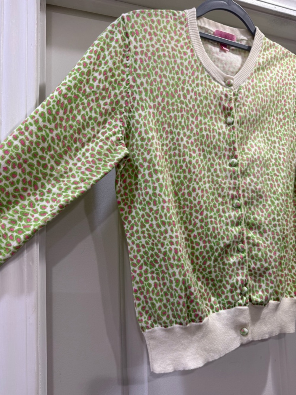 Lilly Pulitzer Leopard Spotted Sweater Cardigan Cropped 3/4 Sleeves Size Medium - Picture 3 of 14